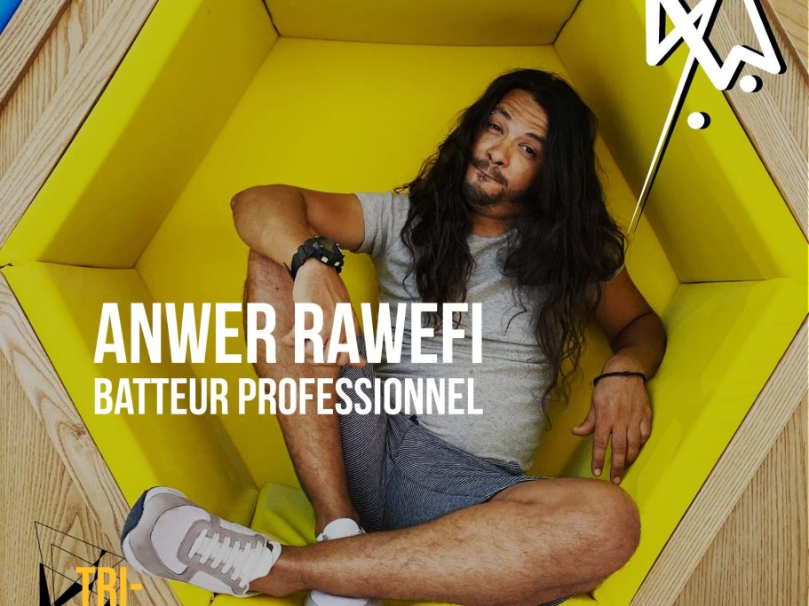 Né le 15 février 1990, Anwer Rawefi est un jeune artiste, batteur professionnel tunisien, originaire du Kasserine, une région située à 300km de Tunis. Passionné par la musique, il commence à jouer de la batterie à l’âge de 14 ans, de façon autodidacte. Il participe rapidement à plusieurs événements et festivals régionaux et internationaux (JTC, festival de jazz à Tabarka, festival de Bougarnine, la goulette ...), et intègre durant son parcours des groupes de rock et de métal. En 2011, il joue au côté de la star internationale CHEB Mami au festival de Monastir, dans une comédie musicale avec Monia Lebjaoui ainsi que d'autres projets musicaux avec des jeunes artistes comme Mohamed ben Slama. Actuellement il participe à un projet musical financé par le ministère de la culture &quot;Hadhret Rjal Tounes&quot; (musique soufi) et est membre du groupe de musique True Chic band.